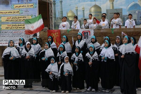 غبارروبی و گلباران مزار شهدای صفادشت همزمان با هفته دفاع مقدس