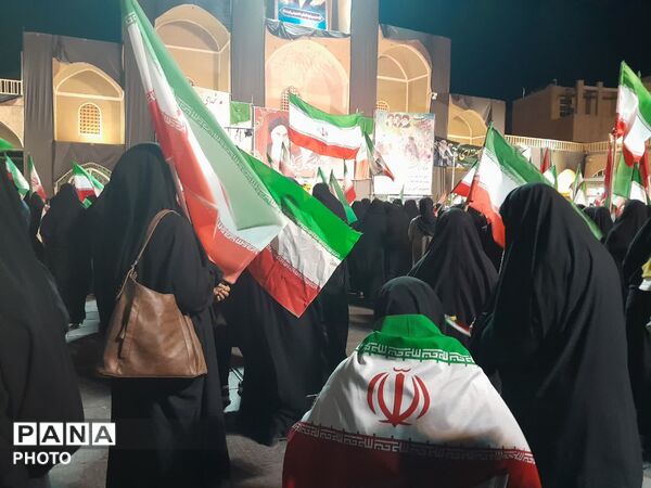 حضور دانش آموزان و فرهنگیان تفتی در چهلم شهدای میناب