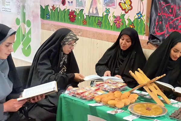 برپایی ایستگاه صلواتی و سفره حضرت فاطمه زهرا (س) در دبستان بنت‌الهدی فیروزکوه