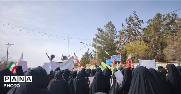 راهپیمایی تا نماز جمعه با جلوه هایی از وحدت مردم شهرستان بام و صفی‌آباد در روز قدس