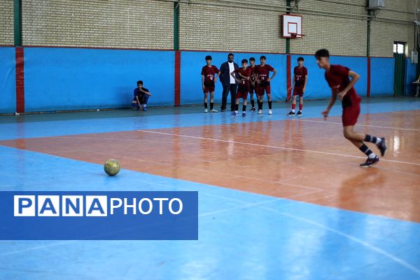 مسابقات قهرمانی فوتسال در منطقه کهریزک 
