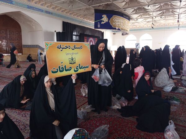 حضور دانش آموزان در نماز جمعه کاشمر