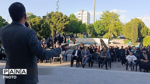گردهمایی اهالی فرهنگ و هنر در فرهنگسرای سیمرغ نیشابور 