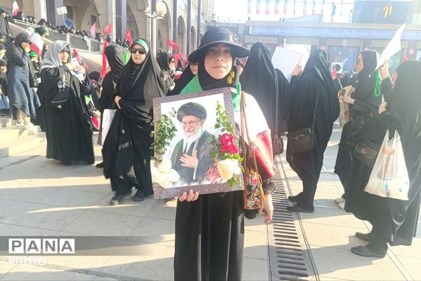 خروش اشک و حماسه در میعادگاه تهران