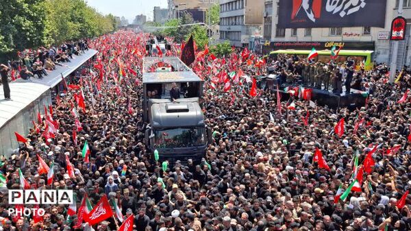 تصاویری از وداع میلیونی مردم ایران با رهبر شهیدشان