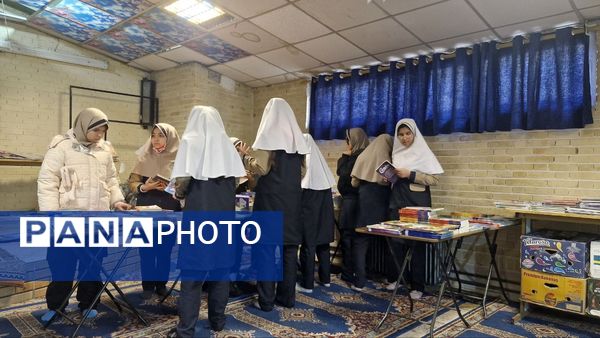 دبستان حافظ یک میزبان کتاب‌های شگفت انگیز 