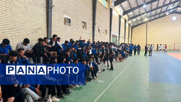 قهرمانی علامه محمدتقی گرو در مسابقات فوتسال سالگرد پیروزی انقلاب در سندرک