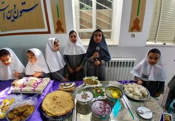 جشنواره غذاهای محلی در دبستان دخترانه علمدار حسینی تفت