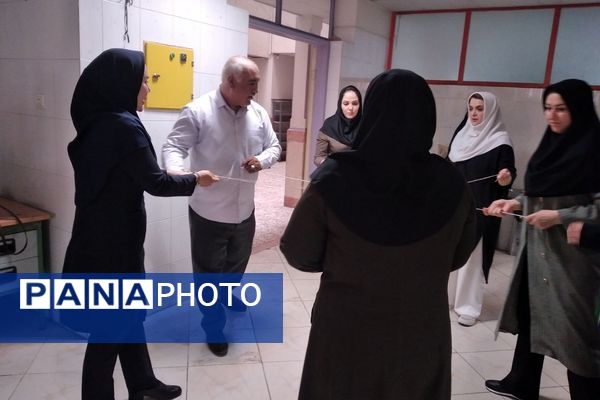 برگزاری دوره‌های توانمند سازی در دبستان ۱۸ دی ناحیه دو شهرری با حضور مدرس سازمان دانش‌آموزی 