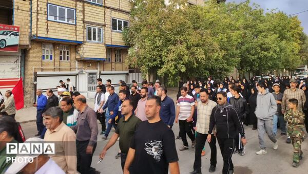 گام‌ های پر نشاط خانواده‌ های سلسله در همایش پیاده‌ روی خانوادگی