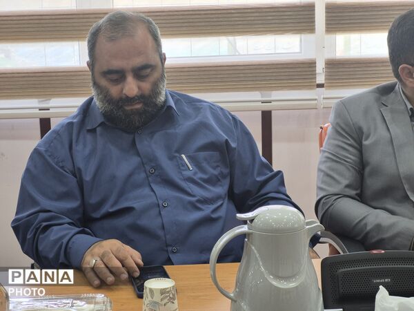معلمان نمونه در قاب افتخار آموزش و پرورش منطقه ۵
