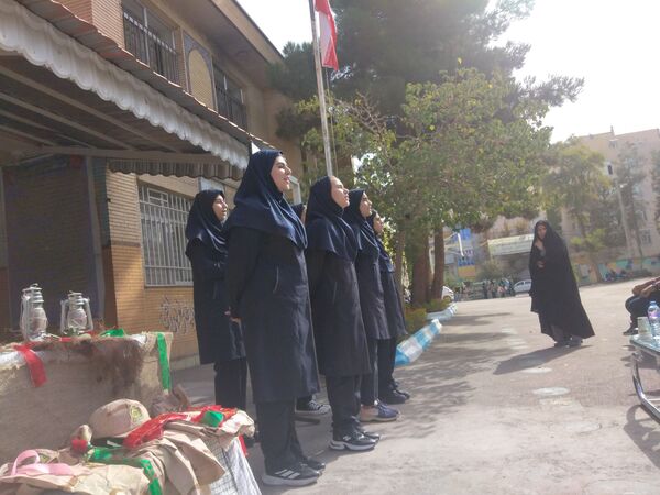 جشن آغاز سال تحصیلی در دبیرستان دخترانه حاتمی 