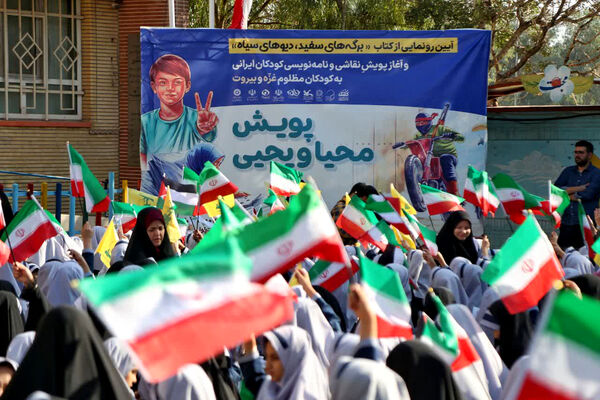 رونمایی از کتاب «برگه‌های سفید، دیوهای سیاه» در قم