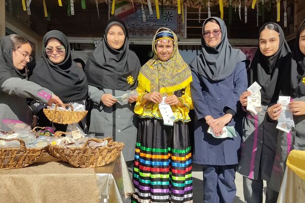 گرامیداشت روز دانش‌آموز در دبیرستان فرزانگان قائمشهر