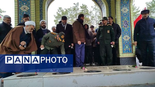 غبار روبی و عطر افشانی گلزار شهدا  در نیشابور 