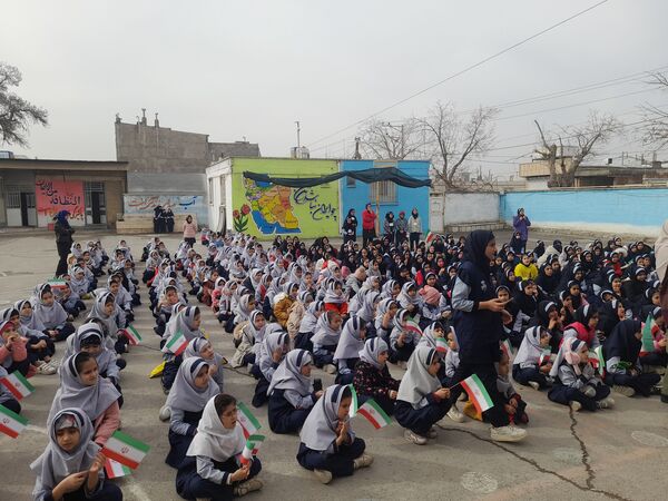 مراسم سالگرد و ورود امام خمینی(ره)و روز جهانی حجاب در دبستان ناهید نخودی 