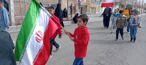 حضور پر شور کودکان و نوجوانان خلیل آبادی در راهپیمایی ۲۲ بهمن