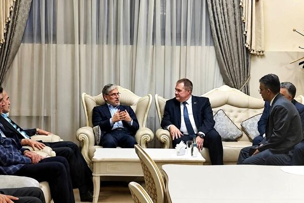 آغاز نشست وزیران علوم سازمان شانگهای/ استقبال وزیر آموزش بلاروس از وزیر علوم ایران