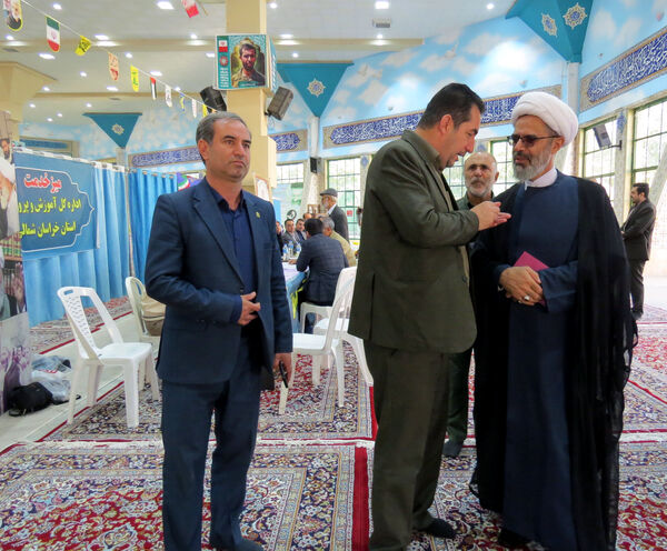 برپایی میز خدمت آموزش و پرورش خراسان شمالی