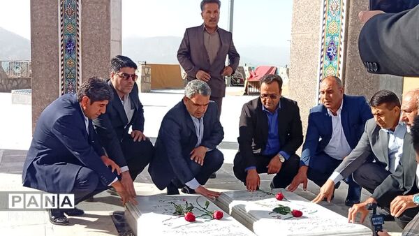 تجدید میثاق معاون وزیر و رئیس سازمان مدارس غیردولتی و مشارکت‌های مردمی وزارت آموزش و پرورش با شهدای گمنام در یاسوج