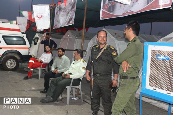 خدمت خادمان موکب بخش تنکمان به زائران رهبر شهید