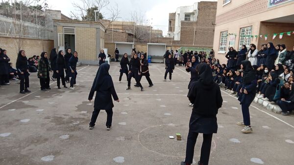  مسابقات ورزشی در دبیرستان خاص نمونه فرهنگ 