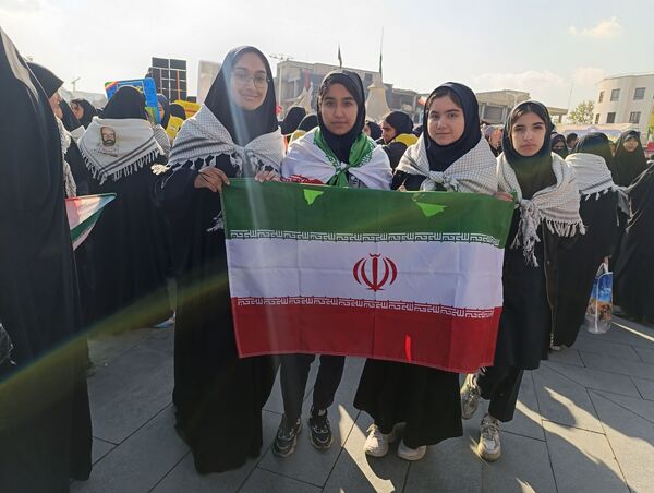 راهپیمایی روز دانش آموز و مبارزه با استکبار در مشهد 