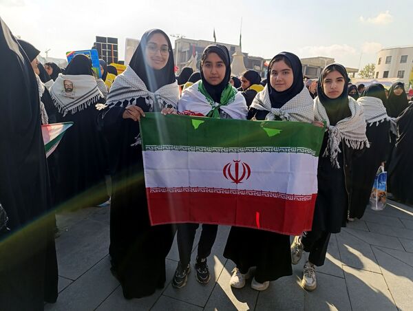 راهپیمایی روز دانش آموز و مبارزه با استکبار در مشهد 