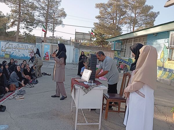اولین جلسه انجمن اولیا در دبستان توحید 