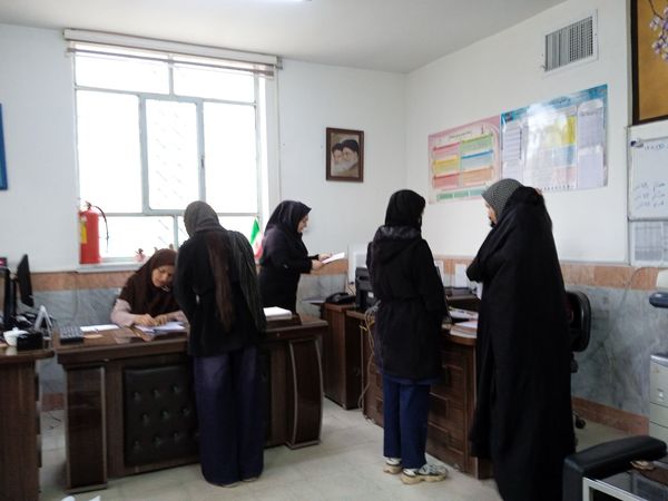 اعلام نتایج امتحانات نوبت اول دبیرستان عزت طلایی به والدین دانش آموزان 