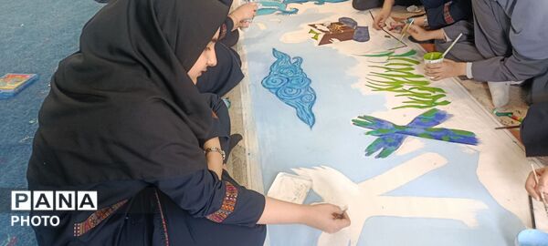 نقاشی همگانی«ایران سرافراز» دانش‌آموزان دبیرستان شهید تیمسار فلاحی ناحیه 1 کرج