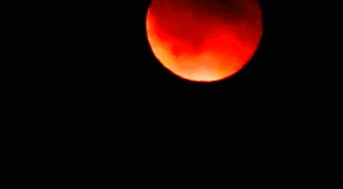 ماه خونین در آسمان بجنورد 