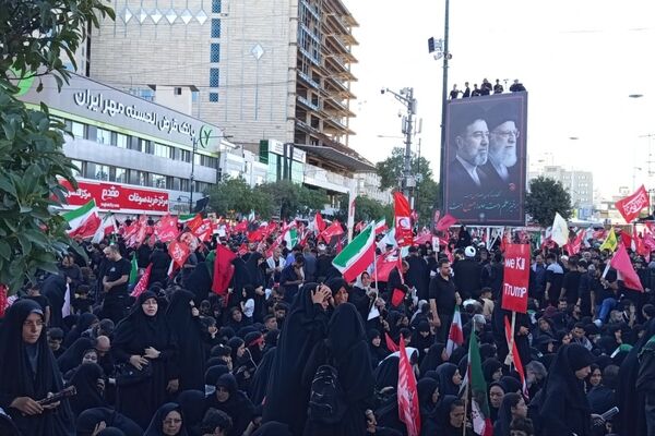 بغض گلوگیر ملت در آخرین دیدار با امام شهید