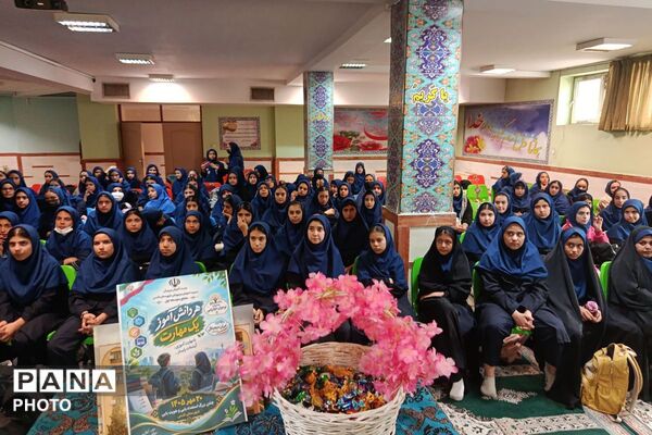 جشن مهارت با شعار هر دانش آموز یک مهارت دبیرستان شاهد غدیر شهر قدس