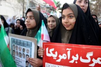 عهد می‌بندم که پشت کشورم باشم