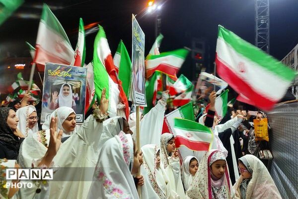 تجلیل از ۱۴ دانش‌آموز دختر برتر حوزه‌های پرورشی شهرستان قدس