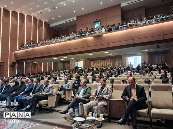تجلیل از برگزیدگان استانی پژوهش سراها