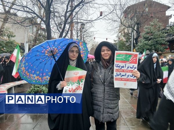 باران عشق وارادت به انقلاب همراه با باران‌ها ی نقره‌ای رشت