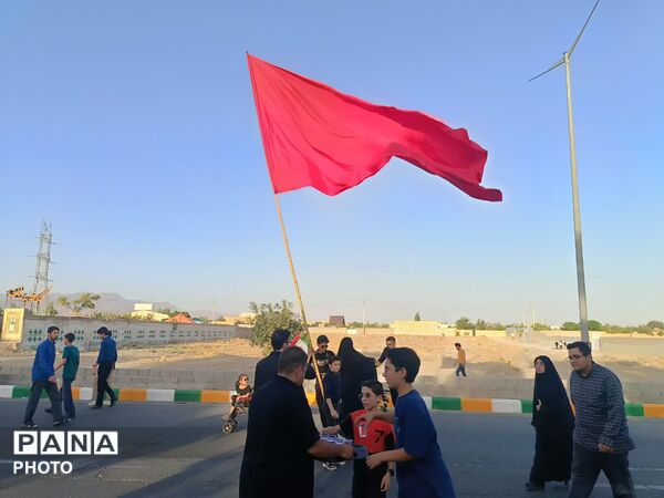 مشقِ عشق با پاهای کوچک روایت زائران خردسال کاشمر