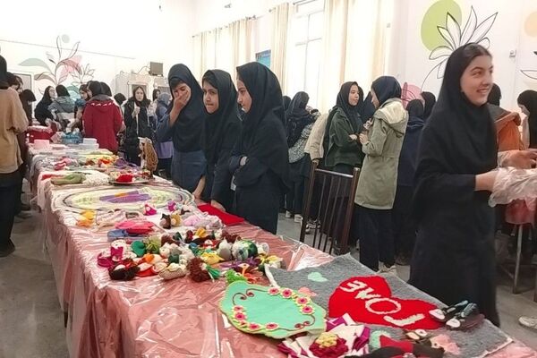 برپایی نمایشگاه و بازارچه کارو فناوری در دبیرستان شهید مجید دهنوی نیشابور