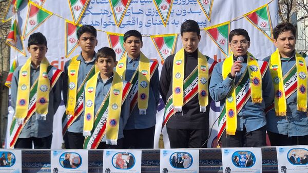 راهپیمایی یوم‌الله ۲۲بهمن با حضور پرشور مردم در استان البرز