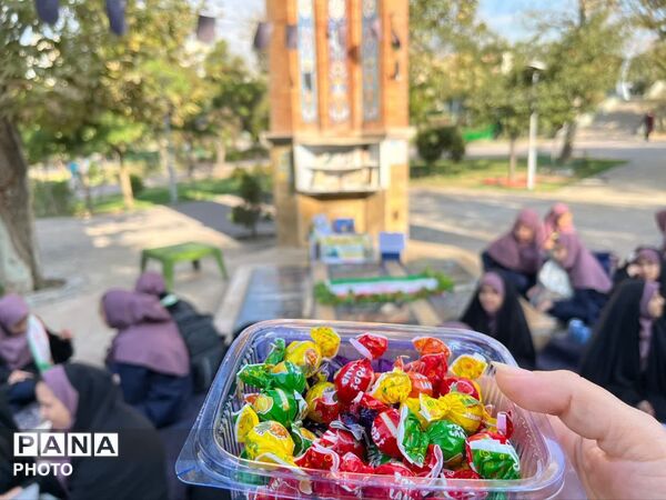اردوی زیارتی دانش‌آموزان در جوار مزار شهید گمنام