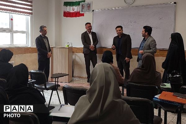  جلسه ضمن خدمت در دبیرستان نمونه‌دولتی ولایت بهارستان‌دو