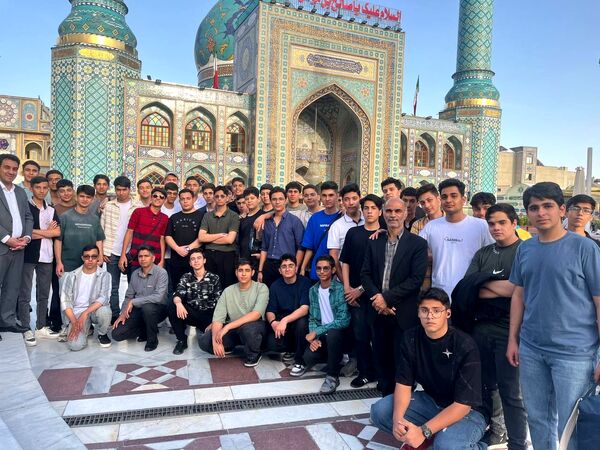 بازدید دانش آموزان دبیرستان نمونه آیت‌الله خامنه‌ای کاشمر از مجلس شورای اسلامی