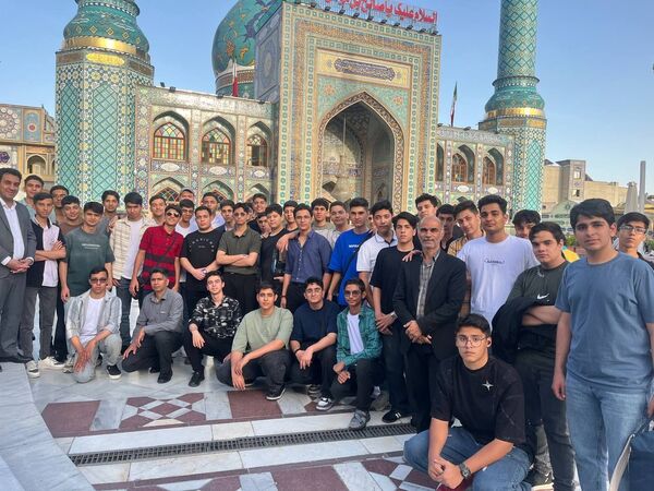 بازدید دانش آموزان دبیرستان نمونه آیت‌الله خامنه‌ای کاشمر از مجلس شورای اسلامی