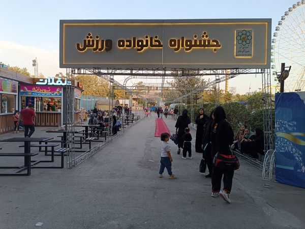 میدان‌نمایی رزم‌آوران طوس در قلب مشهد