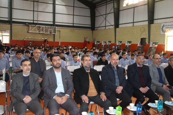 یادواره شهدای جنگ تحمیلی ۱۲ روزه در دبیرستان شاهد سالارشهیدان(ع)