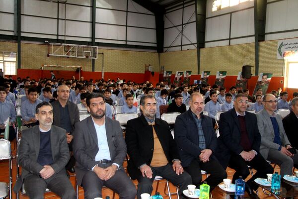یادواره شهدای جنگ تحمیلی ۱۲ روزه در دبیرستان شاهد سالارشهیدان(ع)