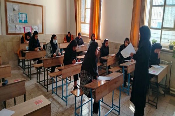  امتحانات ترم اول در دبیرستان دهنوی
