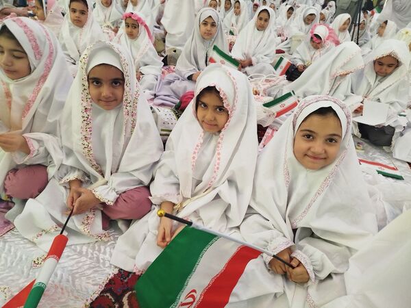 بزرگ‌ترین مراسم جشن تکلیف دانش‌آموزان پایه سوم ابتدایی شهرستان مراغه 